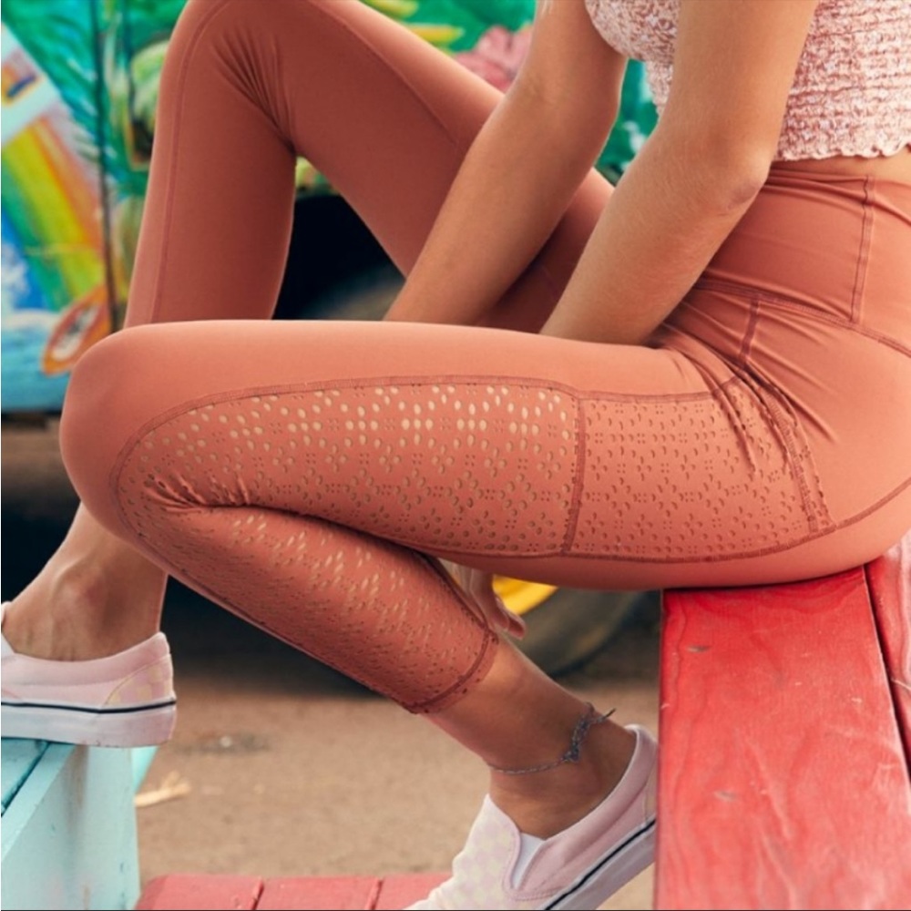 Aerie American Eagle Laser Cut Chill Play Move Floral Leggings